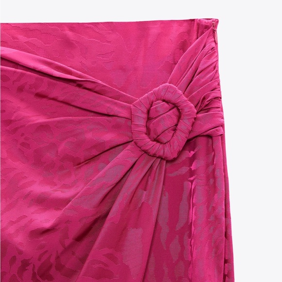 ZARA fuschia wrap skirt with buckle size large - Picture 5 of 11